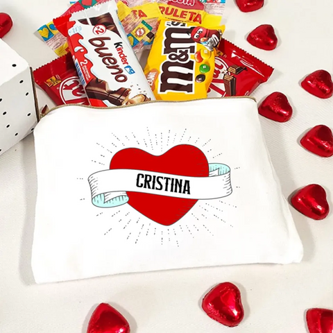 Neceser personalizado para regalo. Con chocolates. Diseño corazón.