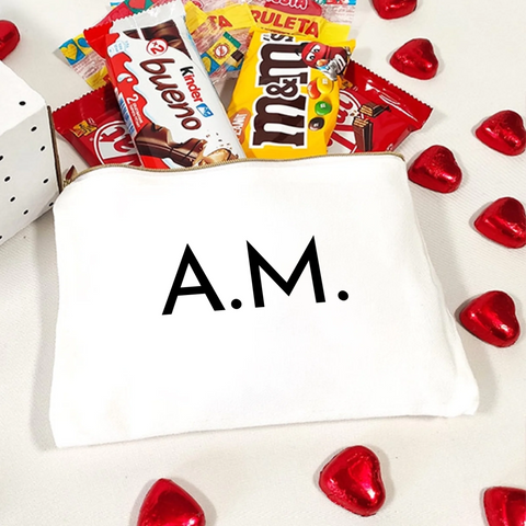 Neceser iniciales personalizado con chocolates