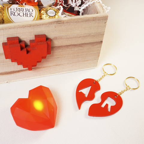 Caja de chocolates para enamorados. Pixel Love. Incluye llavero personalizado y corazón led