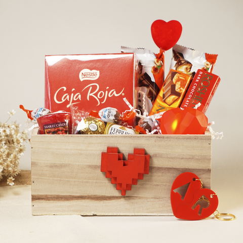 Caja de chocolates para enamorados. Pixel Love. Incluye llavero personalizado y corazón led
