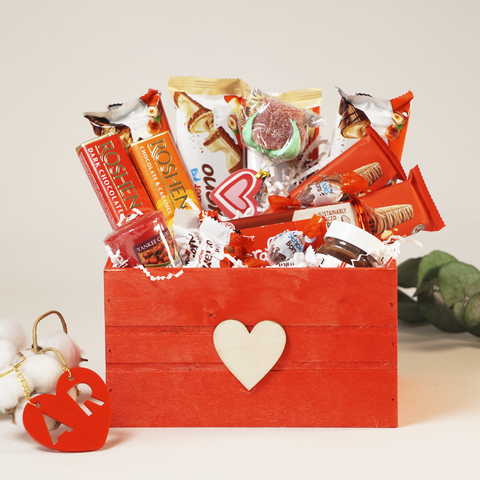Caja con chocolates variados Red Love incluye llavero personalizado