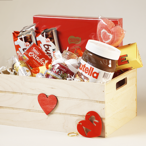Caja con chocolates Premium para enamorados con llavero personalizado.