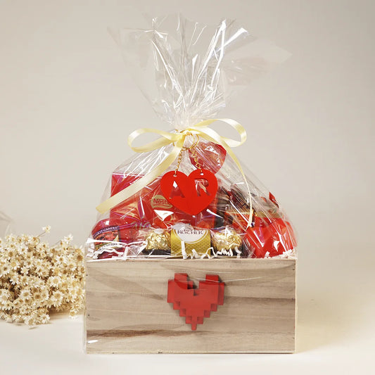 Caja de chocolates para enamorados. Pixel Love. Incluye llavero personalizado y corazón led