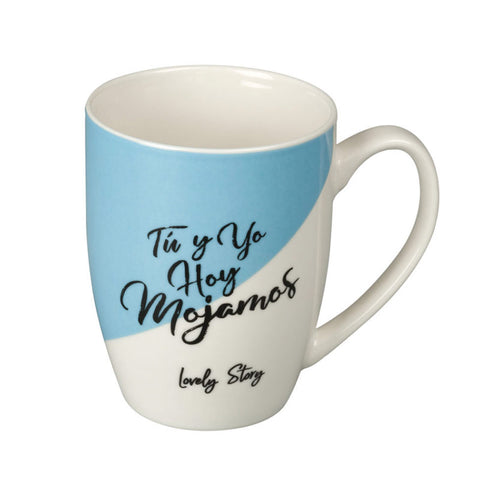 Divertida taza con mensaje, hoy mojamos. Presentada en blister.